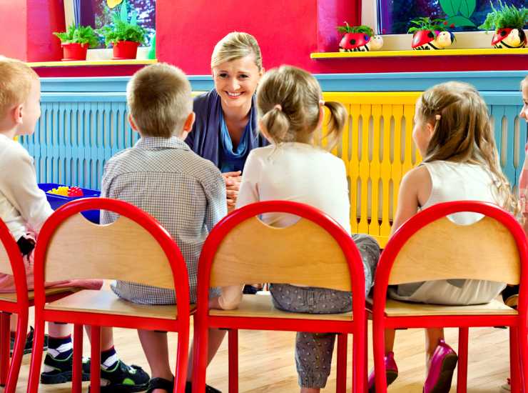 Scuole chiude fino ad ottobre - Inchiostroverde.it (Fonte foto e canva)
