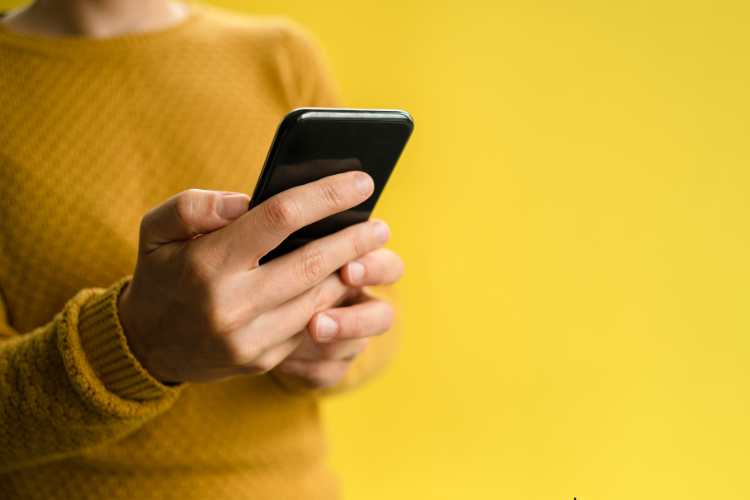 Smartphone - fonte_Canva - inchiostroverde.it