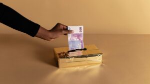 Soldi in regalo (pexels.com) - inchiostroverde.it