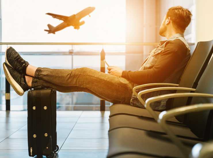 Viaggiare in aereo pericolo - Inchiostroverde.it (Fonte foto Canva)