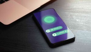 Vietato inoltrare messaggi vocale - Inchiostroverde.it (Fonte foto Canva)
