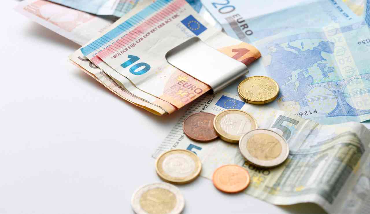 Addio bancomat arriva la moneta da 7 euro - Inchiostroverde.it (Fonte foto Canva)