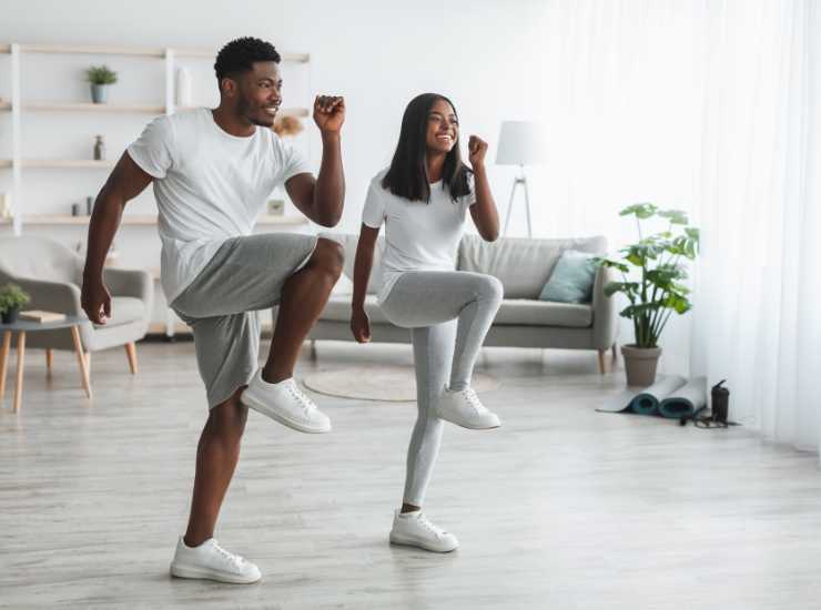 Allenamento tabata in casa - Inchiostroverde.it (Fonte foto Canva)