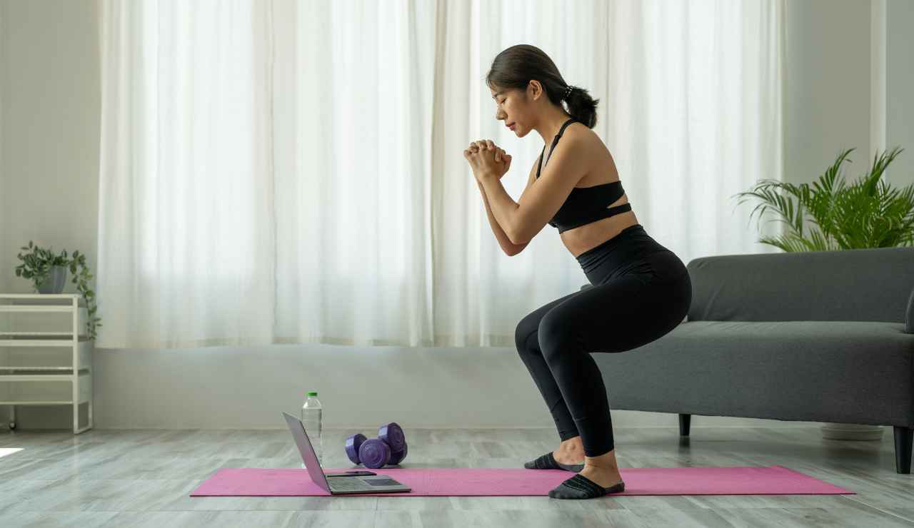 Allenamento tabata in casa - Inchiostroverde.it (Fonte foto Canva)