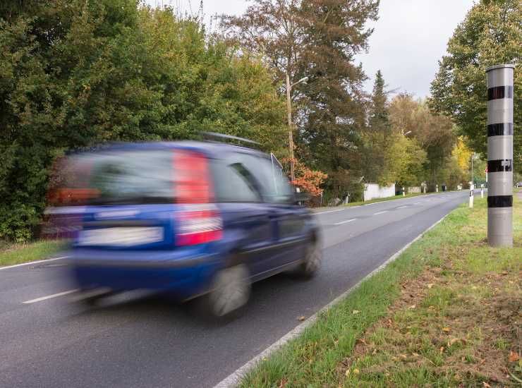 Autovelox non pagare le multe ci pensa il comune - Inchiostroverde.it (fonte foto Canva)