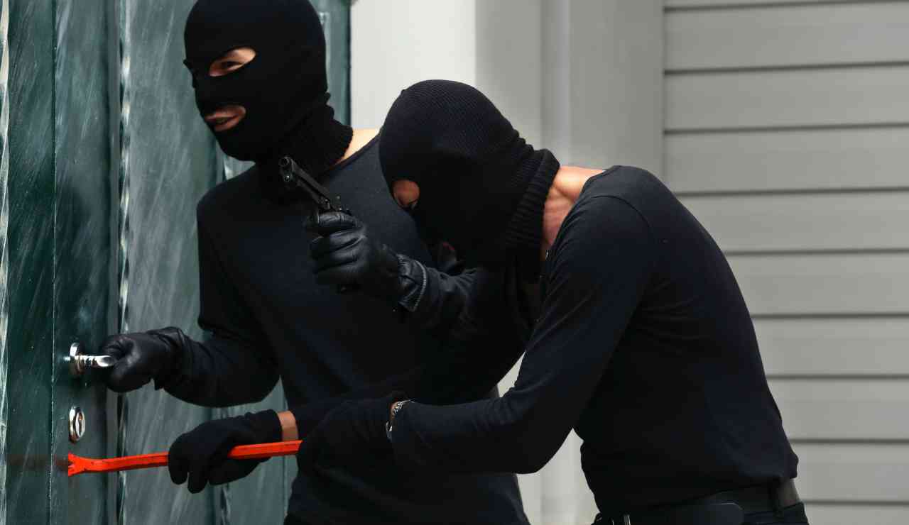 Boom di furti in Italia - Inchiostroverde.it (Fonte foto Canva)
