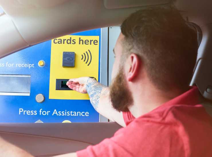 Casello stradale gratis non dovrai più pagarlo - Inchiostroverde.it (fonte foto Canva)