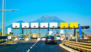 Casello stradale gratis non dovrai più pagarlo - Inchiostroverde.it (fonte foto Canva)