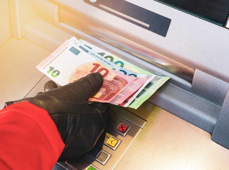 Chiusura banca record - Inchiostroverde.it (Fonte foto Canva)
