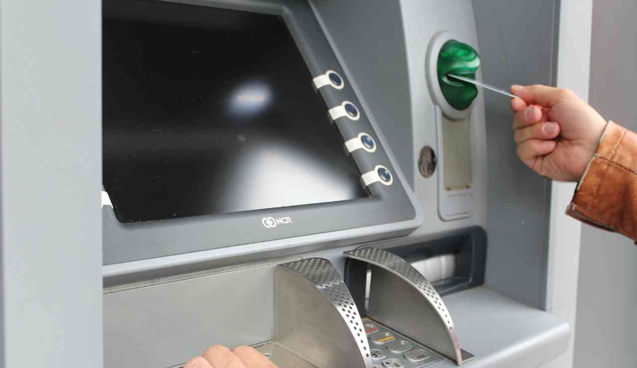 Chiusura banca record - Inchiostroverde.it (Fonte foto Canva)