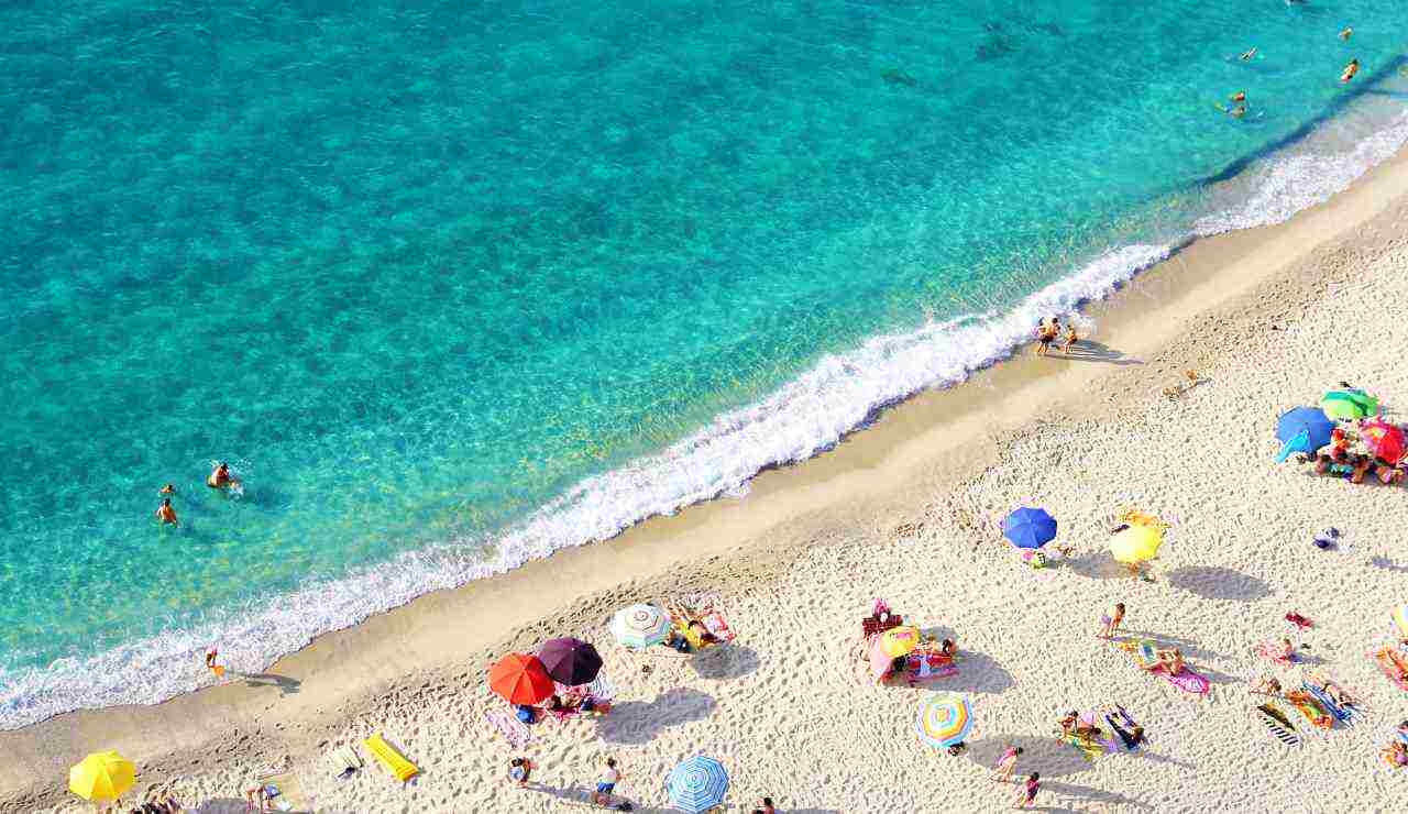 Estate di divieti bagno a mare - Inchiostroverde.it (Fonte foto Canva)