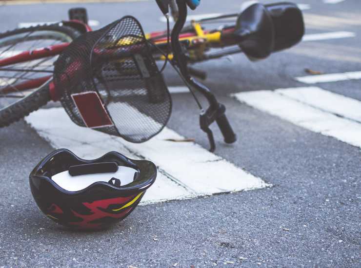 Multa ciclista da 170 euro - Inchiostroverde.it (Fonte foto Canva)