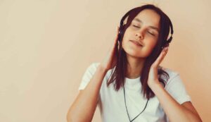 Musica rap vietata - Inchiostroverde.it (Fonte foto Canva)