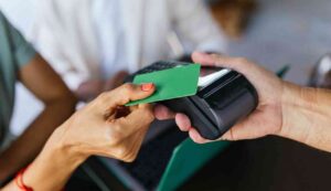 Pin pos così ti rubano i soldi - Inchiostroverde.it (Fonte foto Canva)