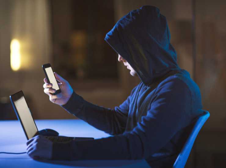 Pin sullo smartphone ti rubano tutti i dati - Inchiostroverde.it (Fonte foto Canva)
