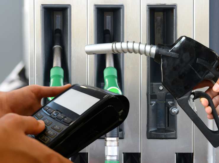 Truffa della benzina - Inchiostroverde.it (Fonte foto Canva)