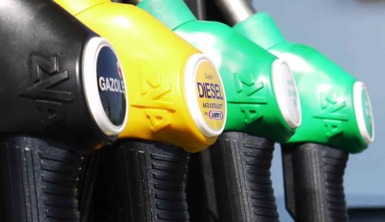 Truffa della benzina - Inchiostroverde.it (Fonte foto Canva)