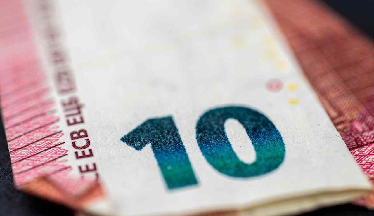 Banconota da 10 euro che vale milioni - Inchiostroverde.it (fonte foto Canva)