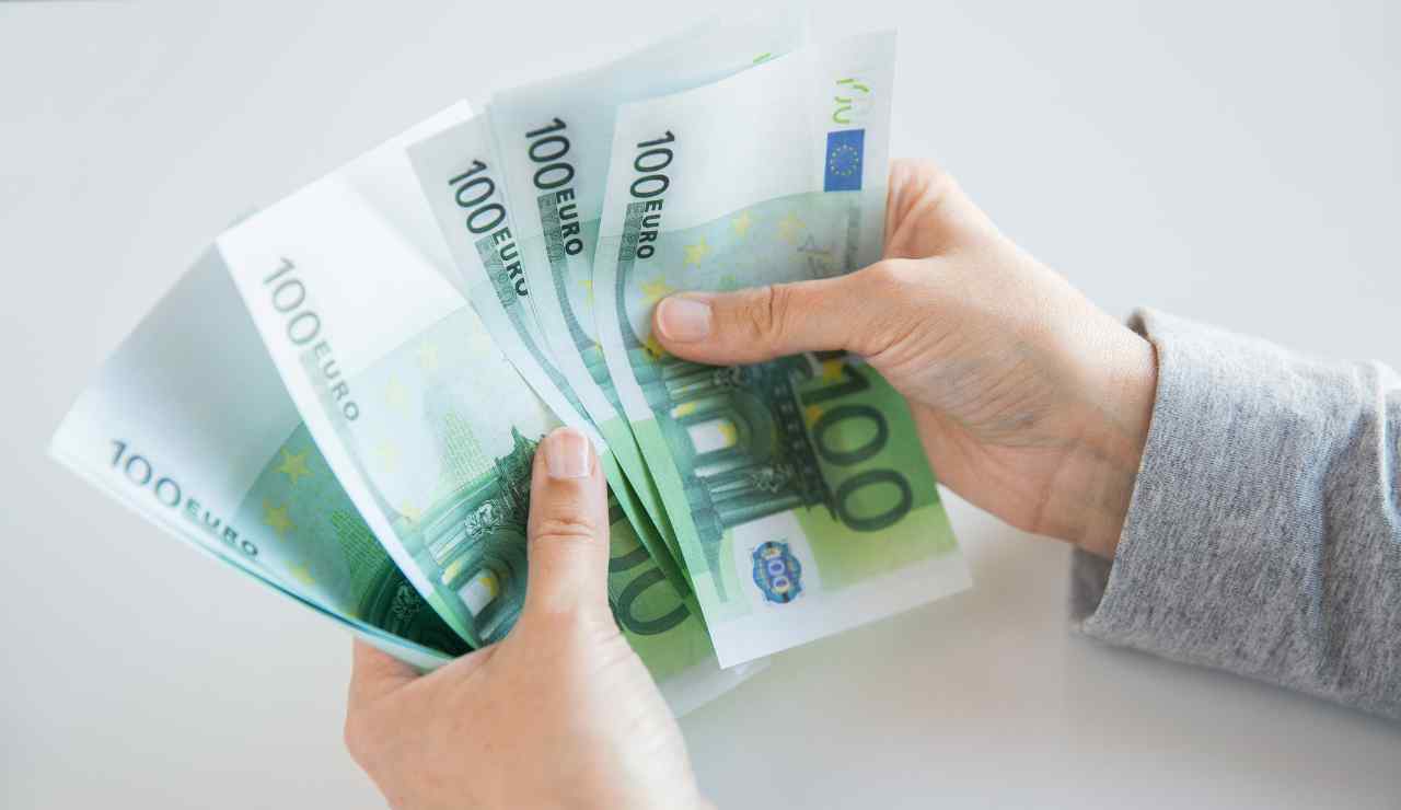 Bonus da 600 mila euro come richiederlo - Inchiostroverde.it (Fonte foto Canva)