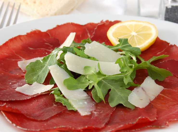 Bresaola mortola non compratela più - Inchiostroverde.it (fonte foto Canva)