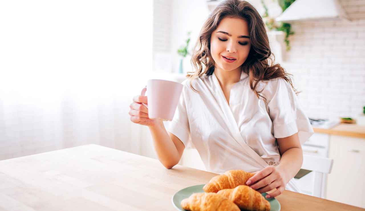 Colazione attenzione al colesterolo - Inchiostroverde.it (Fonte foto Canva)