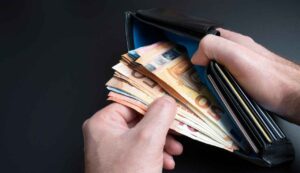 Incremento pensione di 300 euri - Inchiostroverde.it (Fonte foto Canva)