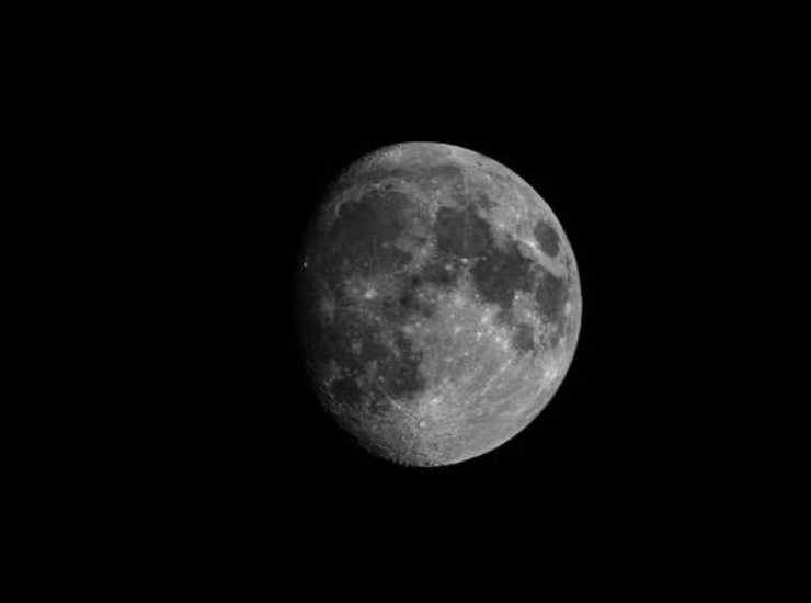 Foto della luna nella storia