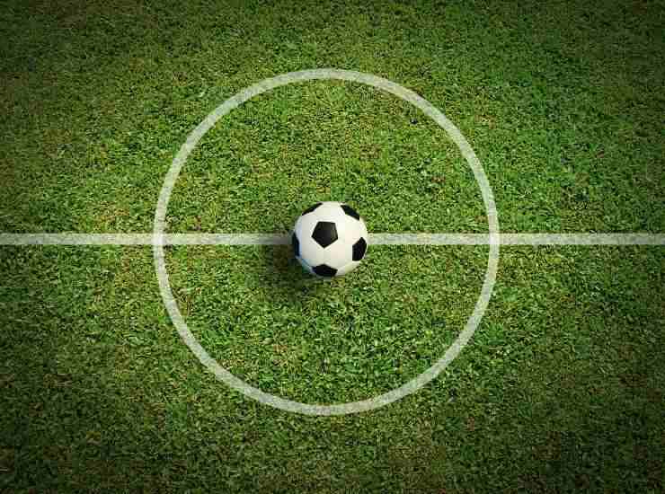 Lutto nel mondo del calcio - Inchiostroverde.it (Fonte foro Canva)