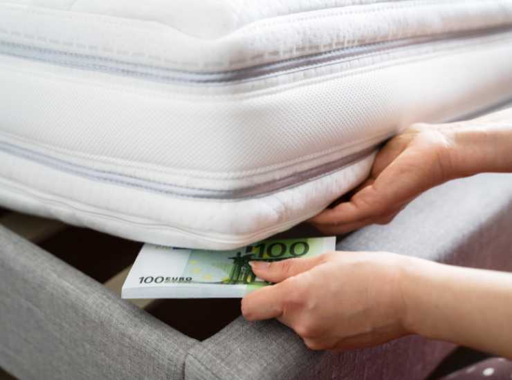 Non nascondere i soldi in questi posti a casa - Inchiostroverde.it (Fonte foto Canva)