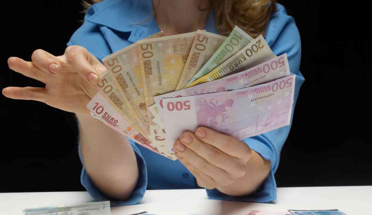 Super bonus 500 euro per le famiglie - Inchiostroverde.it (Fonte foto Canva)