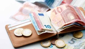 Bonus famiglie 200 euro da novembre - Inchiostroverde.it (Fonte foto Canva)