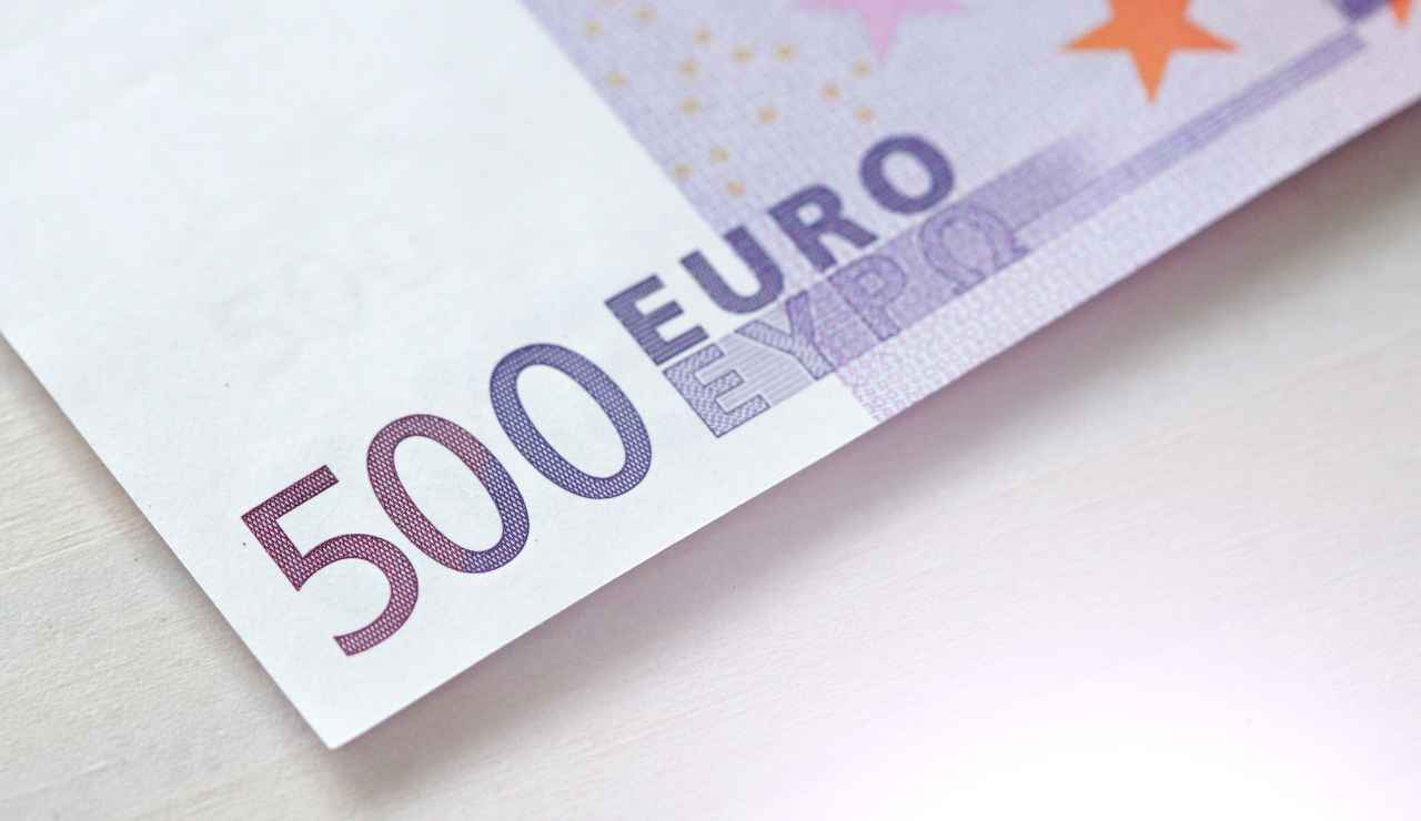 Giorgia Meloni ti regala 500 euro - Inchiostroverde.it (Fonte Foto Canva)