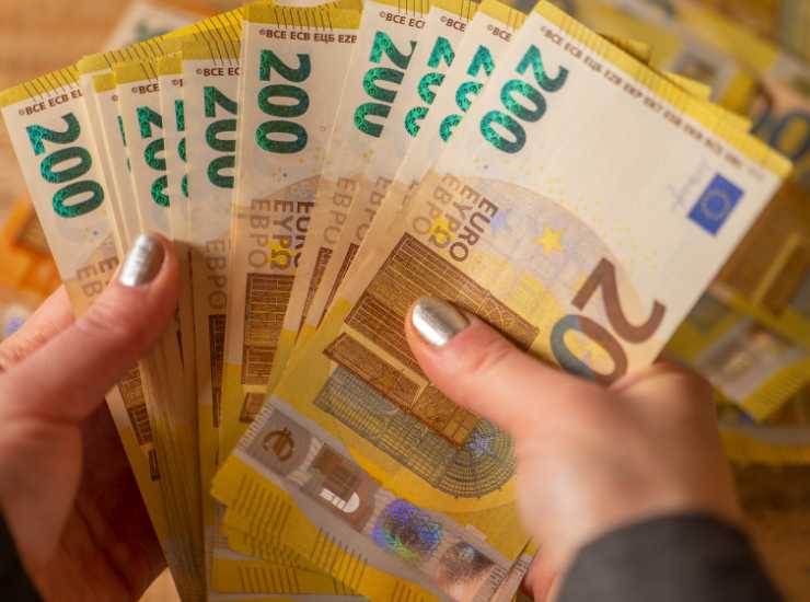 Pensione sale a 1000 euro l'annuncio dell'Inps - Inchiostroverde.it (Fonte foto Canva)