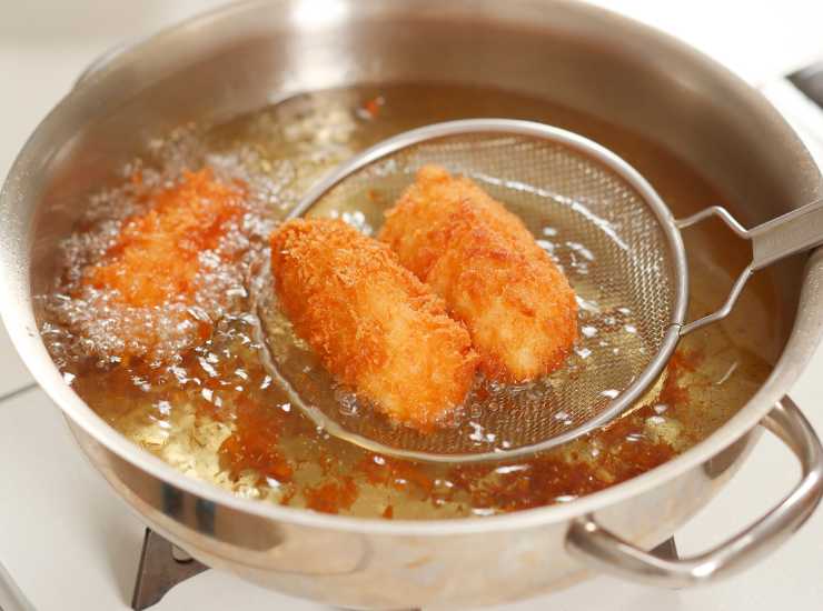 Puzza di frittura trucco di nonna Ombretta - Inchiostroverde.it (Fonte foto Canva)