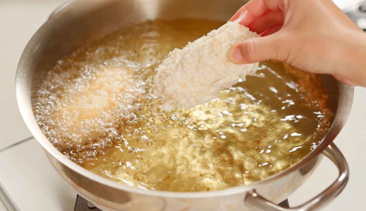 Puzza di frittura trucco di nonna Ombretta - Inchiostroverde.it (Fonte foto Canva)