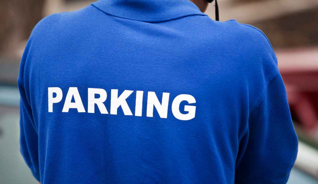 Strisce blu parcheggio non devi pagarle più - Inchiostroverde.it (Fonte foto Canva)