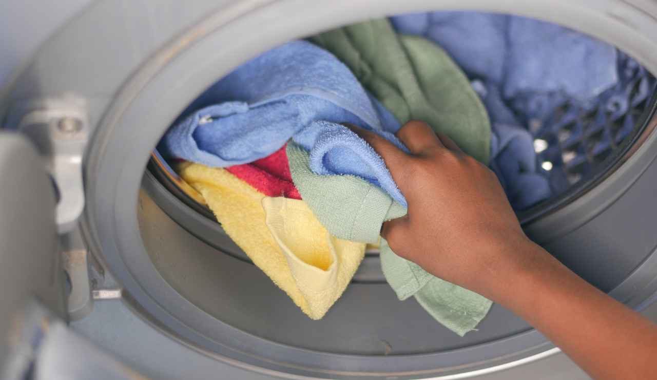 Trasforma la lavatrice in asciugatrice - Inchiostroverde.it (Fonte foto Canva)