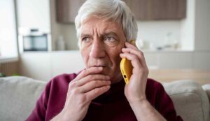 Truffa telefonica rispondi al telefono e ti rubano tutto - Inchiostroverde.it (fonte foto cava)
