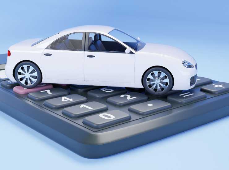 Tuo nonno di 70 anni ti eviterà il bollo auto - Inchiostroverde.it (Fonte foto Canva)